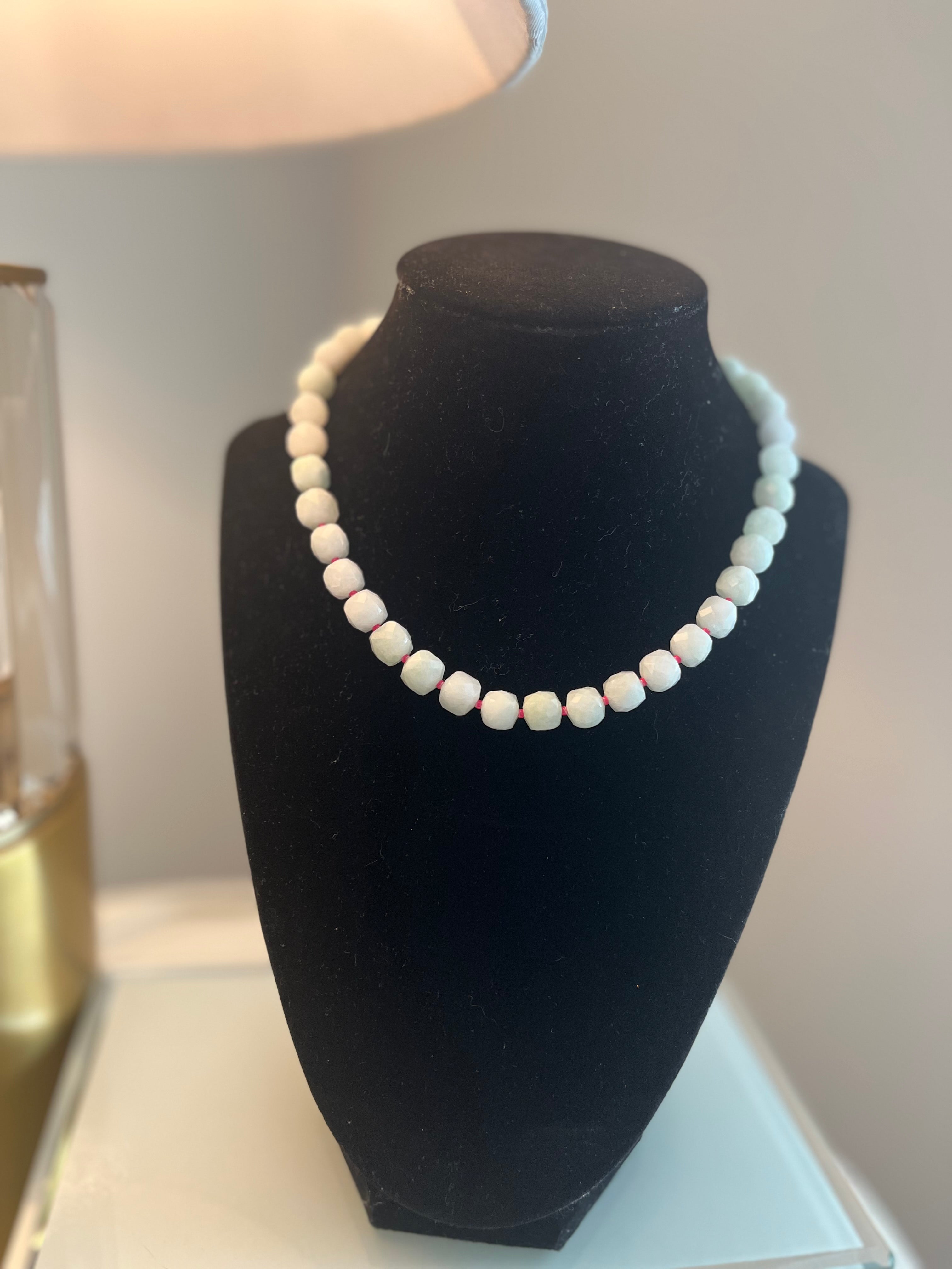 PINK AND WHITE CHOKER