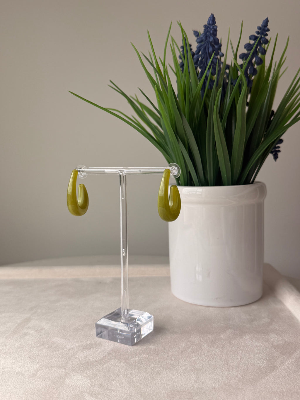 Margaret Acrylic Hoop