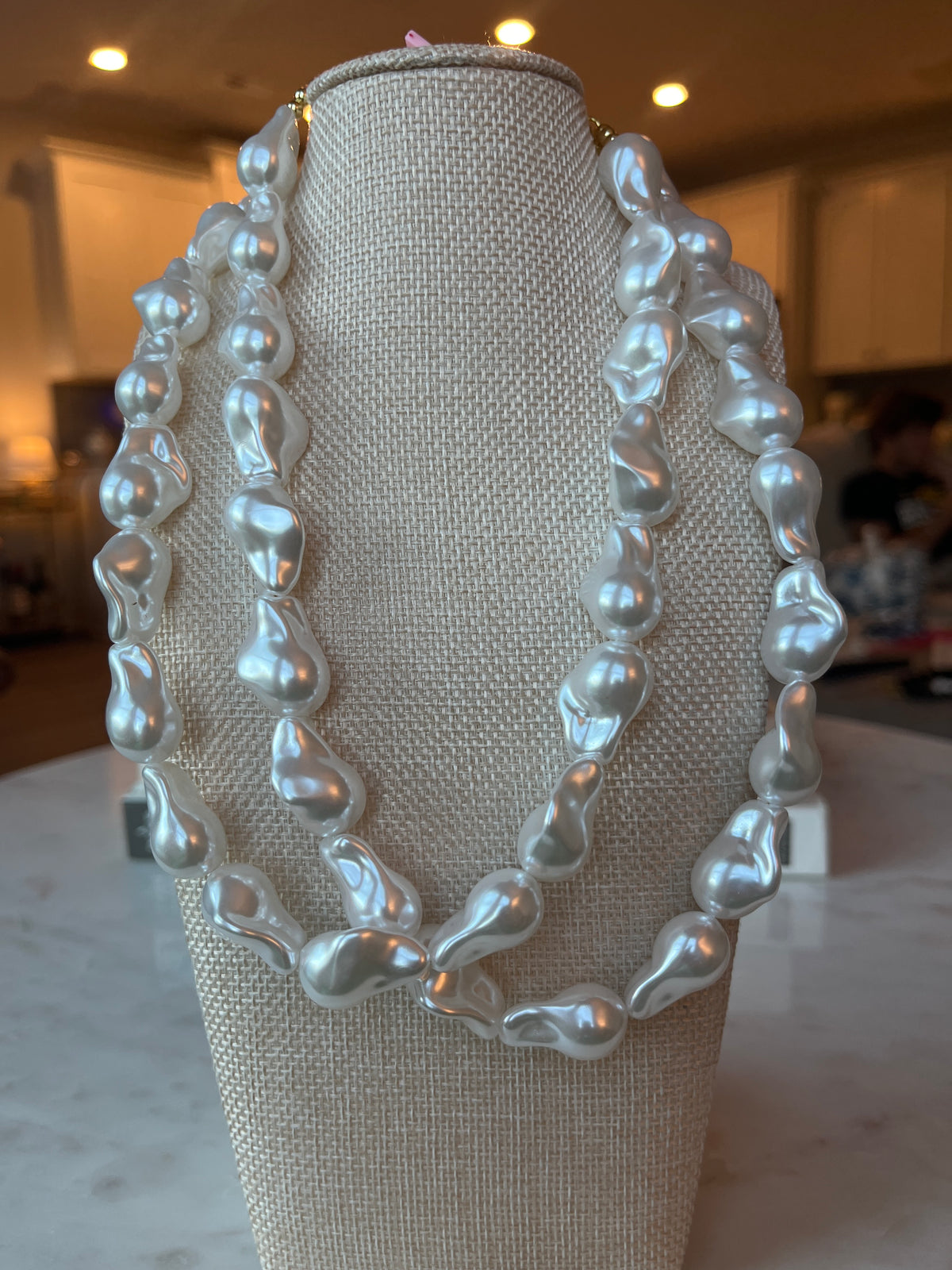 Chunky pearl necklace